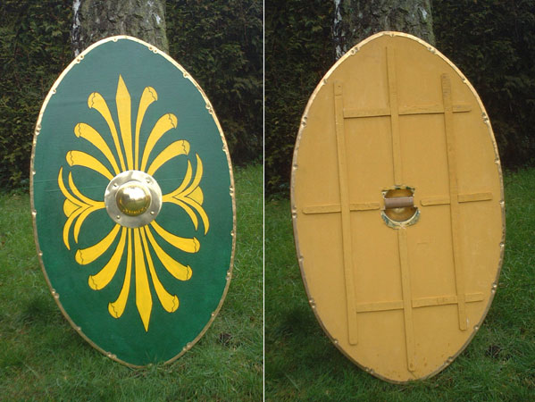 AH3998W - R�mer - Holz - Schild, scutum r�misch, oval, gr�n/gelb