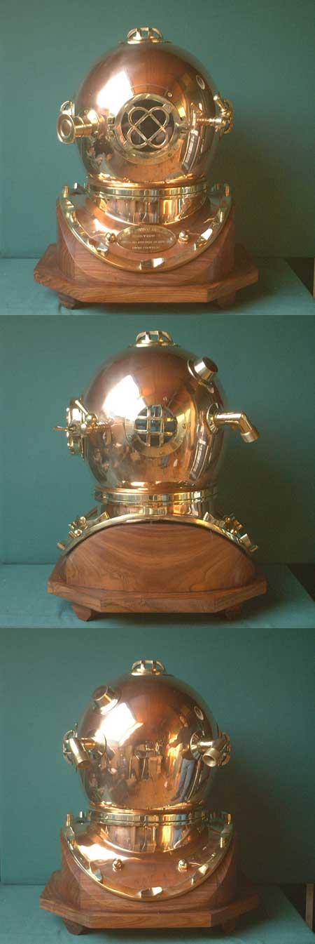 K12W - Marine-Taucherhelm U.S.Navy mit massivem Holzsockel