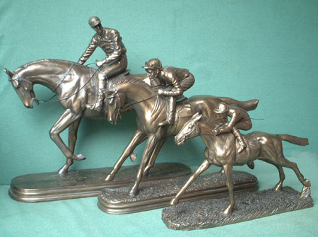 H90 - 3 statues jockeys and horses bronze effect resin